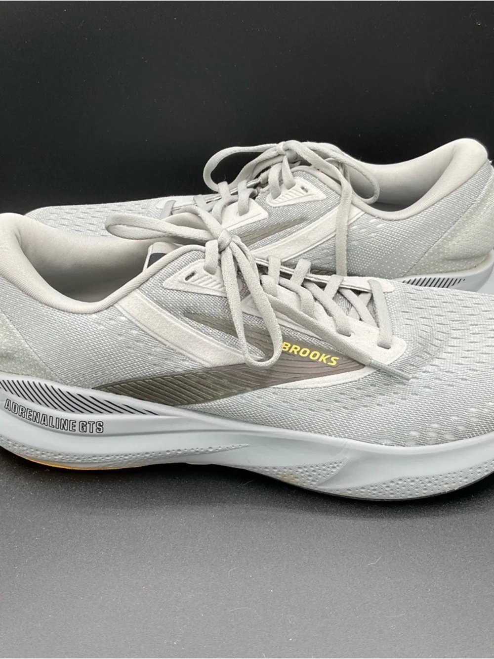 Brooks Adrenaline GTS 24 Light Gray Sneakers 11.5 narrow B